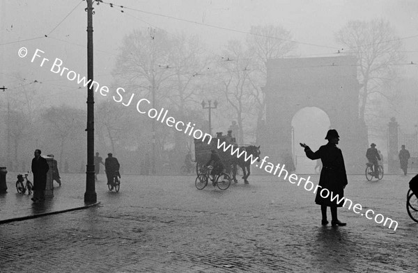 ST STEPHEN'S GREEN POLICEMAN IN FOG